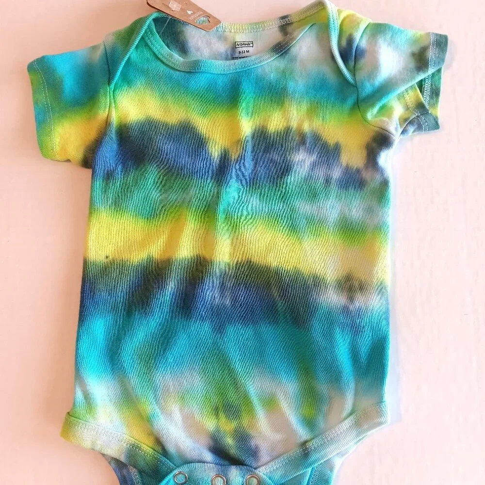 Tie Dye Baby Body Suit With 3 Snap Crotch Blue Yellow Green Size 9-12 Months NWT - Picture 1 of 14